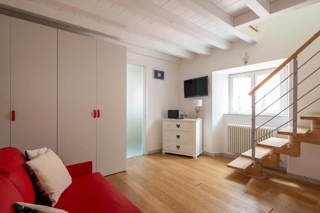 La Finestra sul Mare – Lerici Bright Sea view Apartment on Two floors in Lerici, 4 Guests — foto 5
