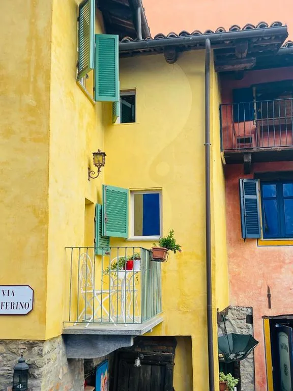 LA GIALLA di Via Silvano 12 — foto 3