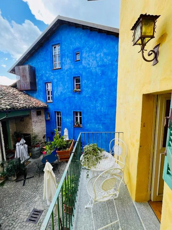 LA GIALLA di Via Silvano 12 — foto 8