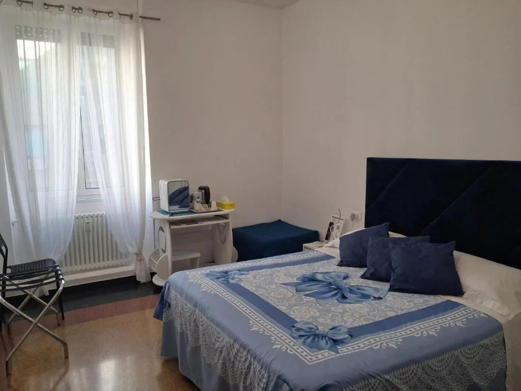 LA LANTERNA DI ANGELO rent rooms and apartments free parking on the street front — foto 7