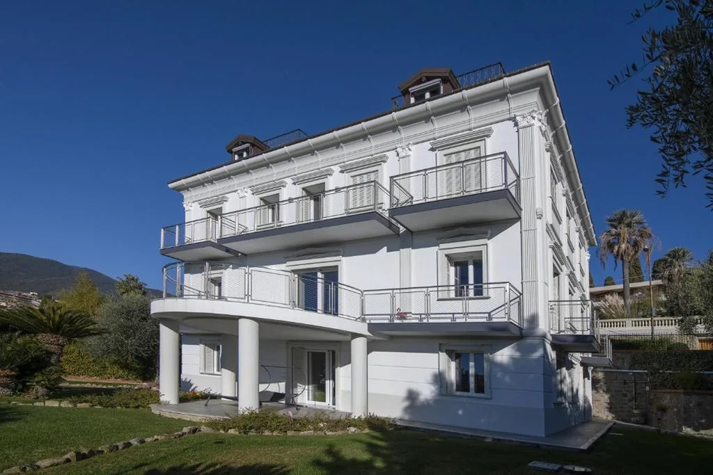 La Lincolnia – with Garden and Seaview – Happy Rentals