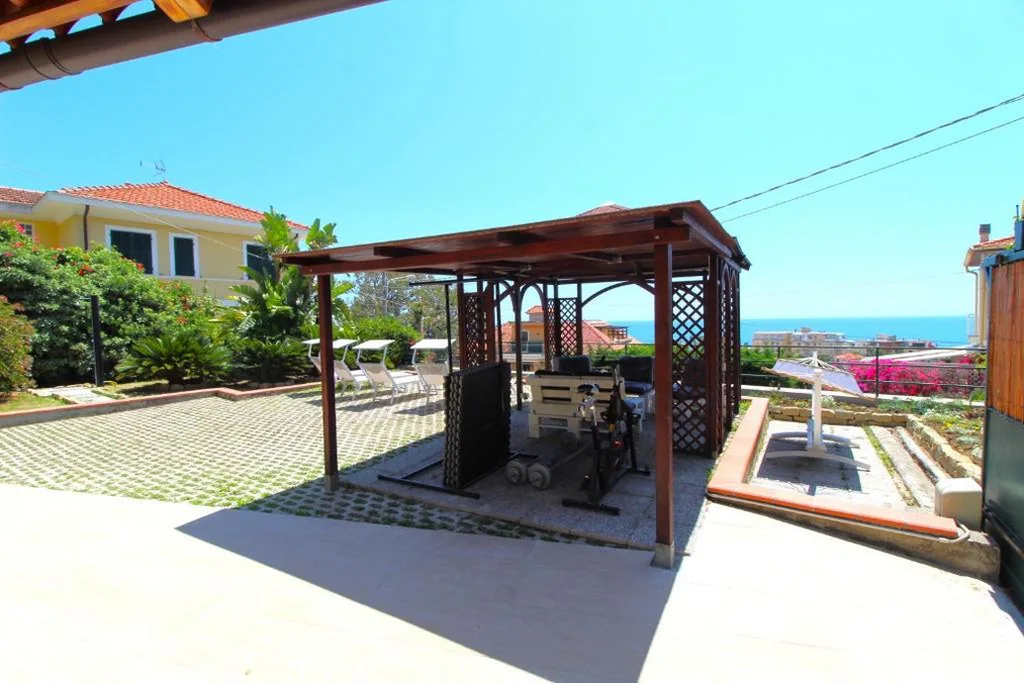 La Pace, il Sole, il Mare – Sanremo Casa Indipendente vista mare, posto auto privato, ampio spazio esterno attrezzato, a pochi minuti dalle spiagge — foto 5