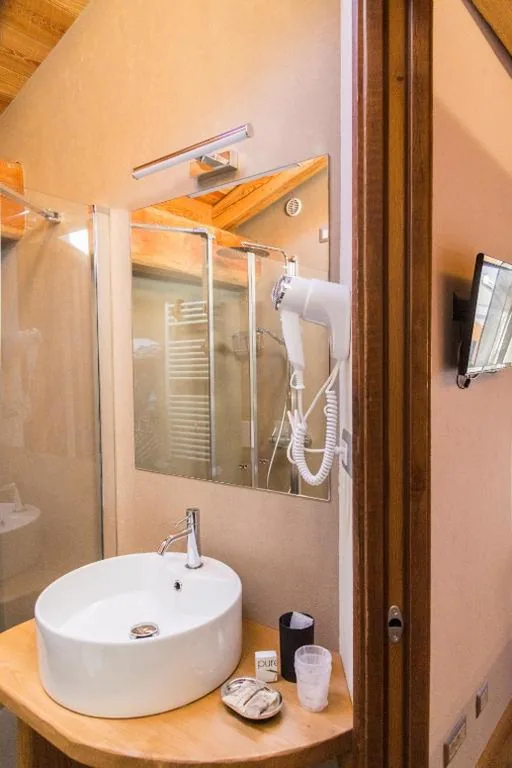 LA PLACETTE – Albergo diffuso e Trattoria — foto 4