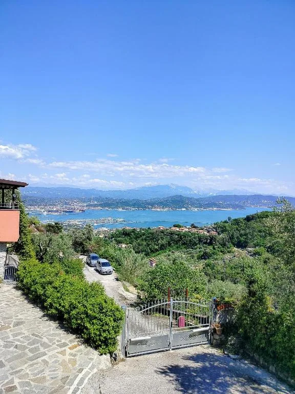 LA STANZA SUL GOLFO DEI POETI — foto 3