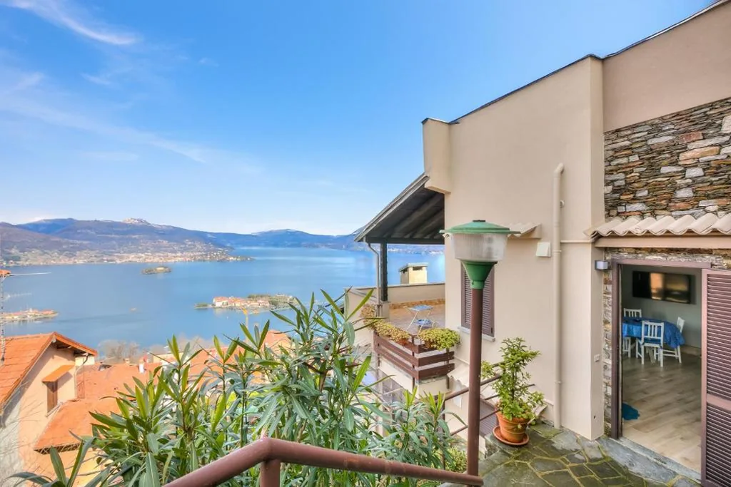 Lake View Terrace Over The Borromean Isla – Happy Rentals