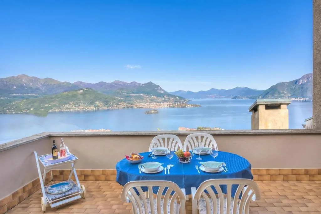 Lake View Terrace Over The Borromean Isla – Happy Rentals