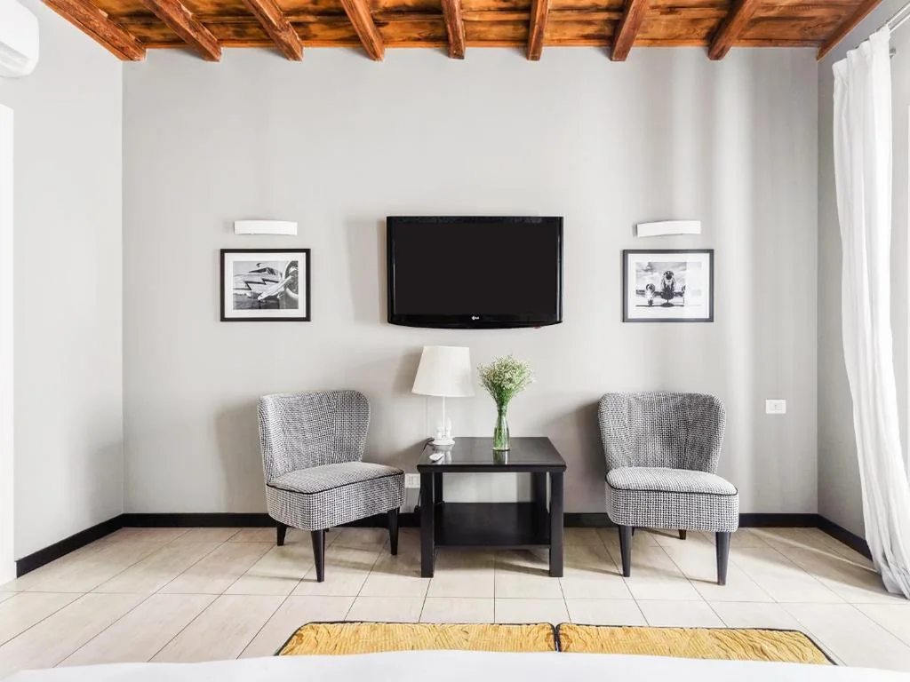 Large 1 Bedroom Apartment, Sofa Bed and Bathtub — Numa Rome Vici