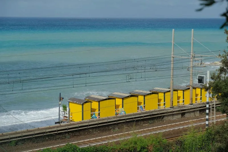 La lunga spiaggia di Lavagna con il mare del Tigullio