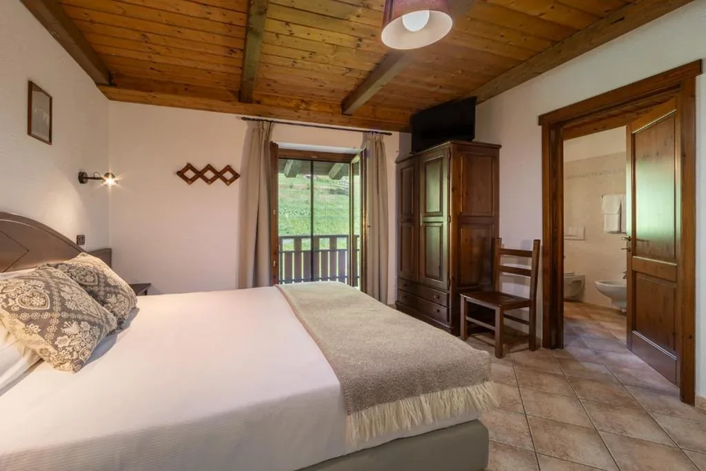 Double/Twin Room with Mountain View — Le Rêve