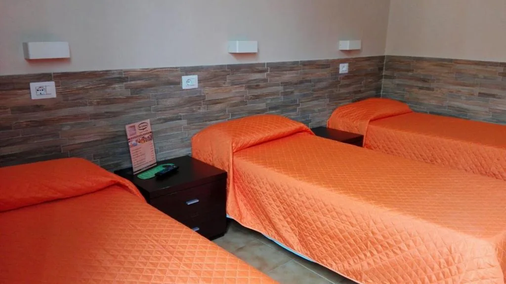 Letto Singolo in Dormitorio Maschile — Hotel Cervia