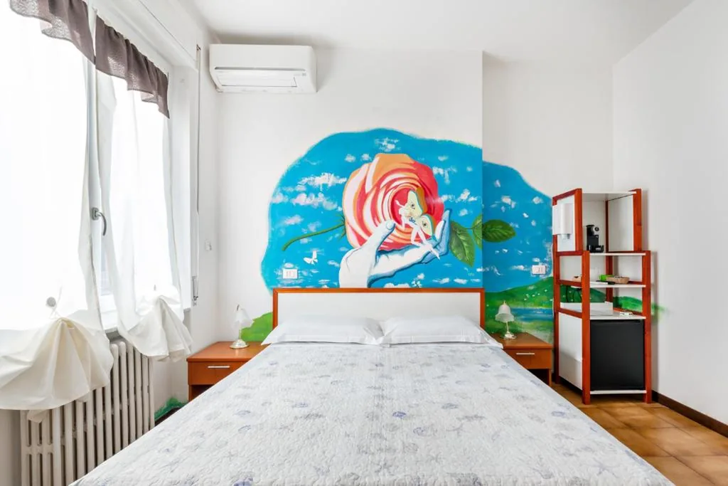 Lia Rooms 4