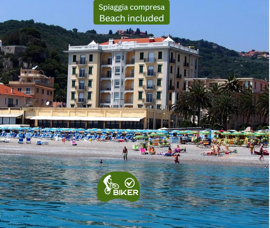 Lido Resort a Finale Ligure, aparthotel fronte spiaggia con appartamenti