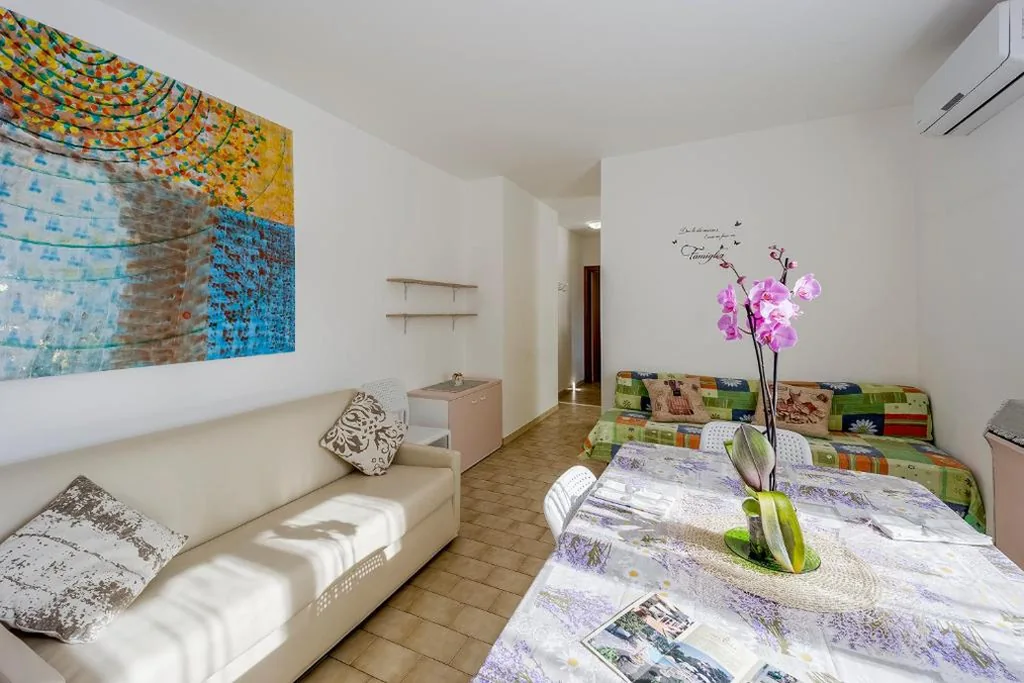 Loano Apartment Pool & Garden