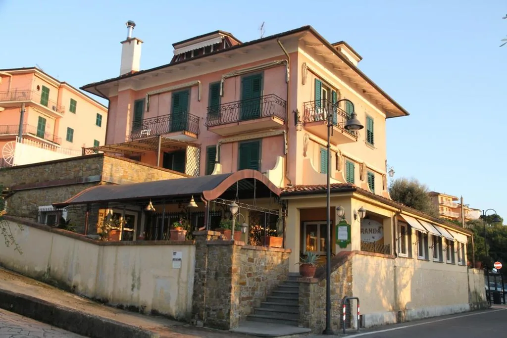 Locanda Miranda a Tellaro, piccolo hotel con giardino e terrazza sul borgo
