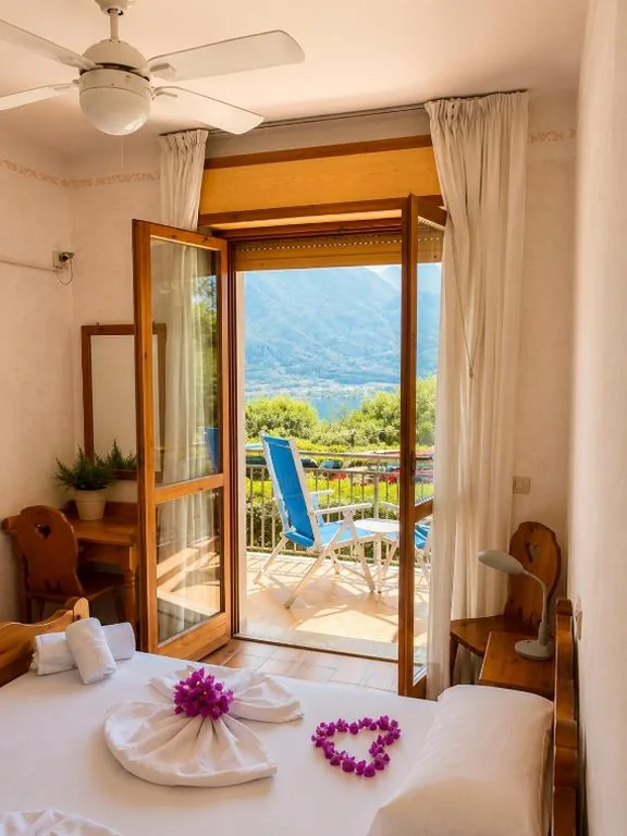 2 Double Rooms with Connecting Single Beds — Residence Hotel Maxi
