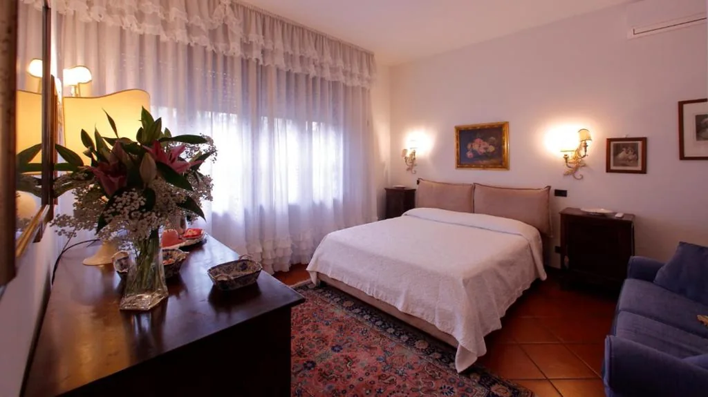2 Camere Matrimoniali Comunicanti — B&B Domus Sirmione