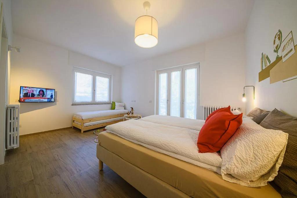 Alessia’ s Home B&B-next to Bernina Express