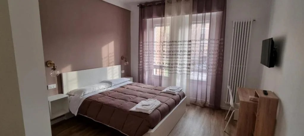 Spacious Double Room — Da Nord a Sud – Benelli 16 Affittacamere