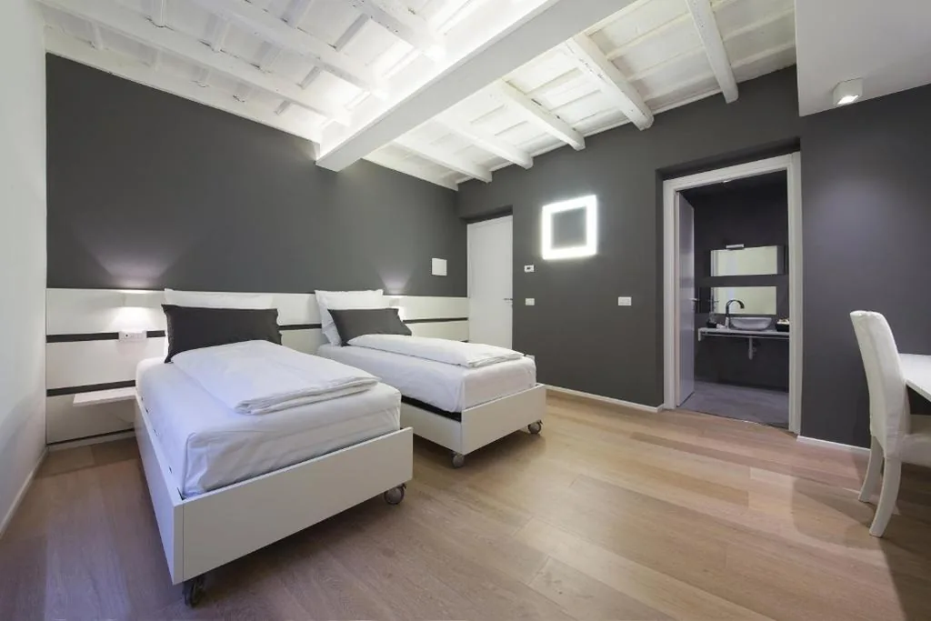 Large Double/Twin Room — Como Luxury Rooms