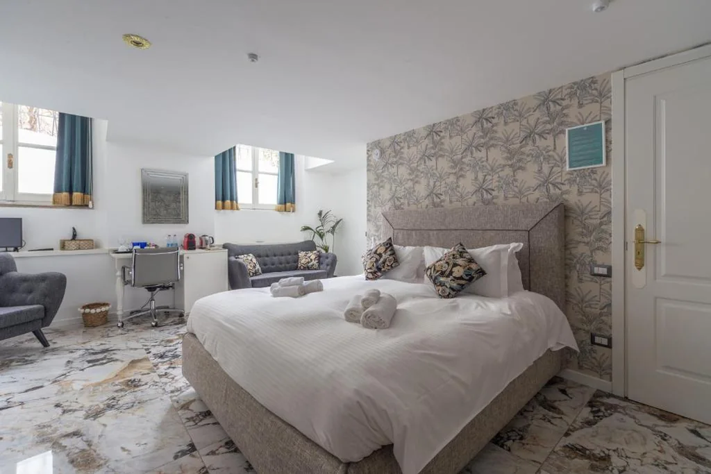 Large Double Room — Duomo Smart Suites