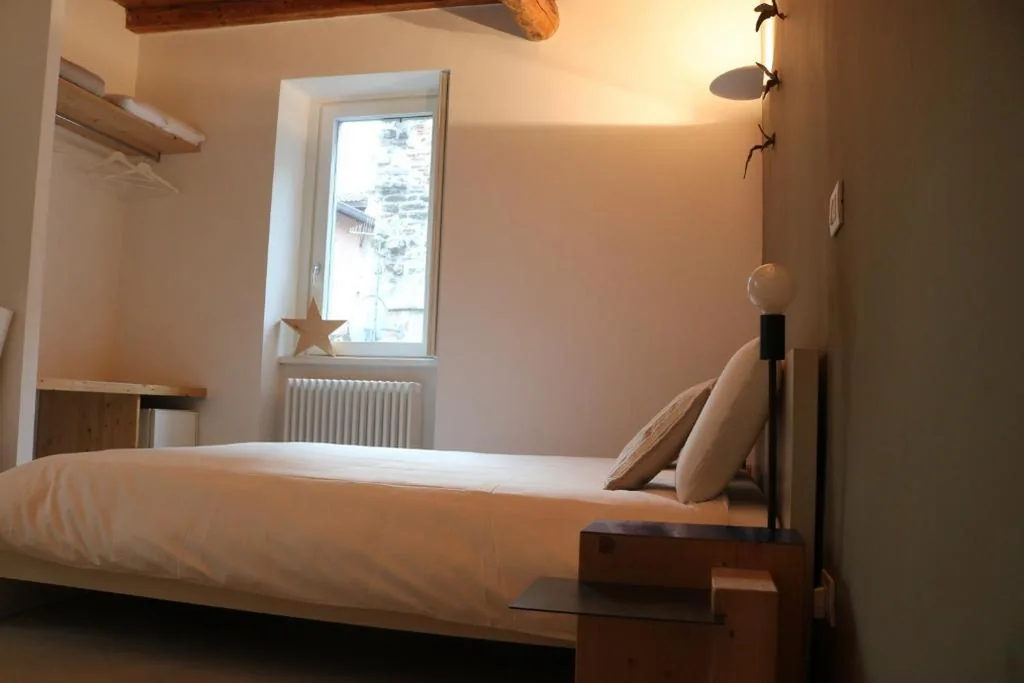 Large Double Room — Fontana Rooms