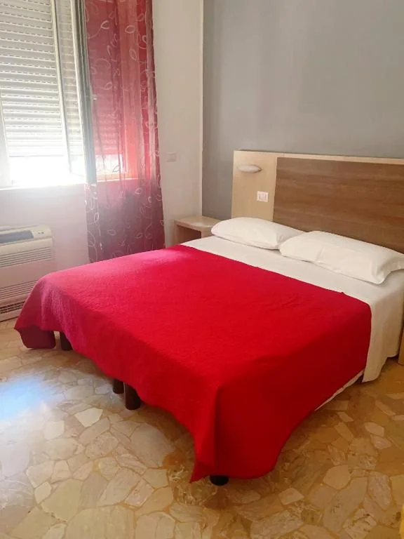 Ampia Camera Matrimoniale — HOTEL BISSI