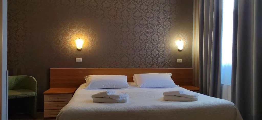 Ampia Camera Matrimoniale — Hotel Nuovo Rondò