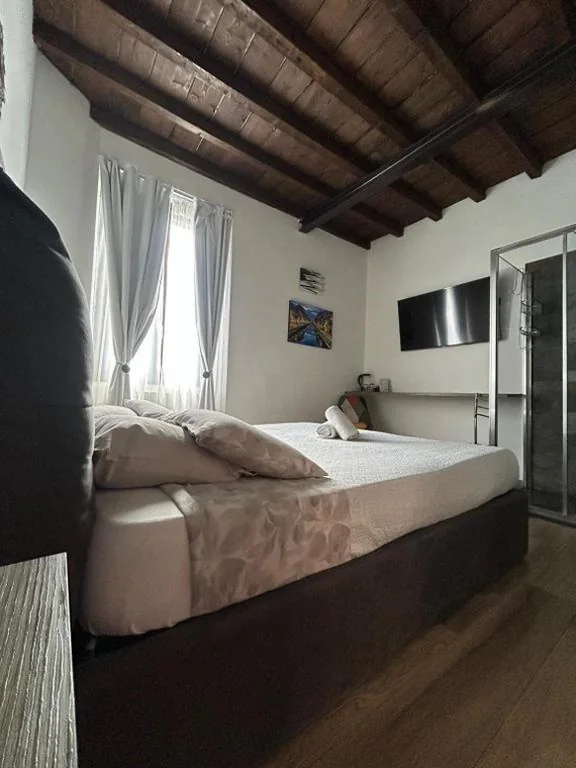 Ampia Camera Matrimoniale — Poste Regie – Milan Guest House