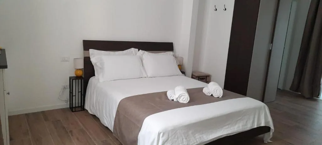 Large Double Room — R & A Minerva Suites