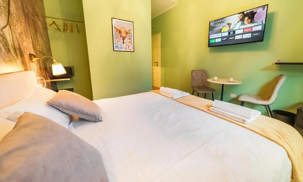 Ampia Camera Matrimoniale — Romana Suites