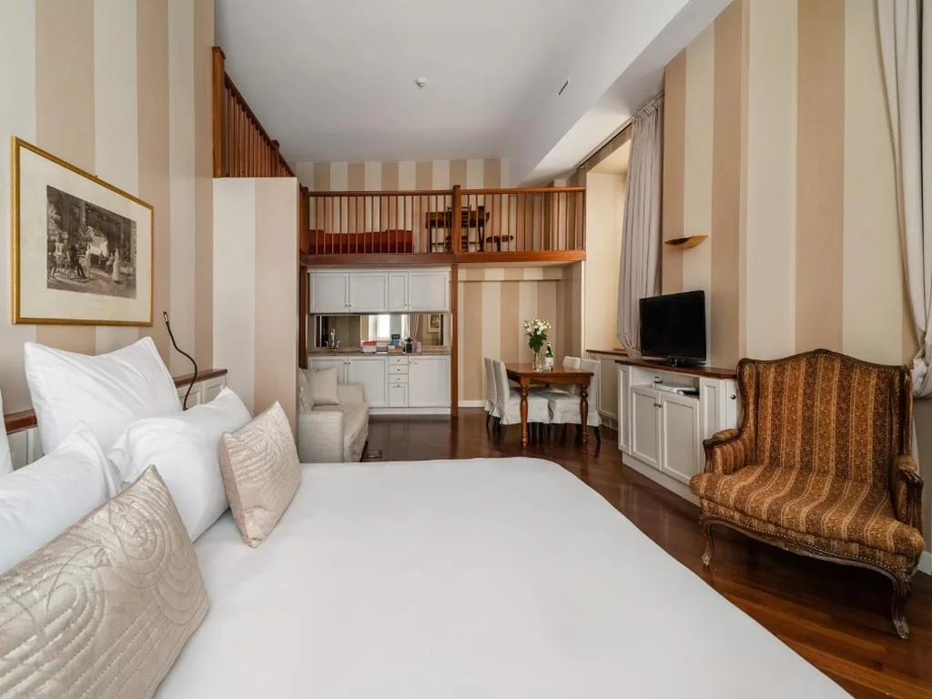 Large Two-Level One-Bedroom Apartment with Sofa Bed — Numa Milan Camperio