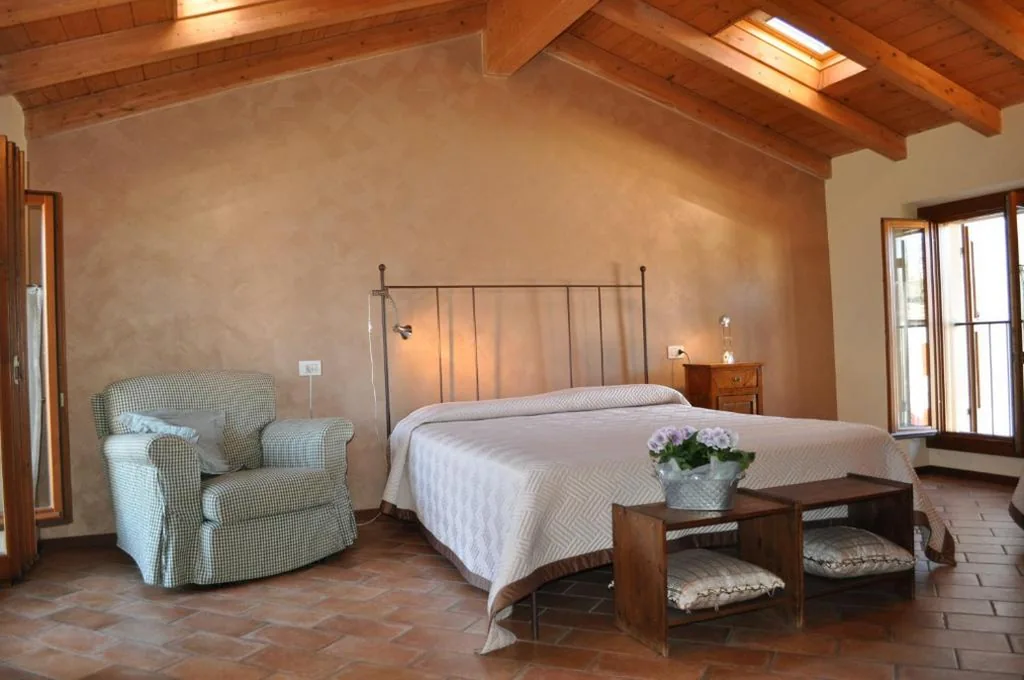 Small Two-Level Apartment — Le Quattro Stagioni B&B and Apartament