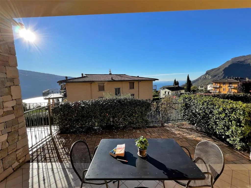 Appartamento Classic con 2 Camere da Letto e Vista Lago Parziale — Residence Besass, GTSGroup