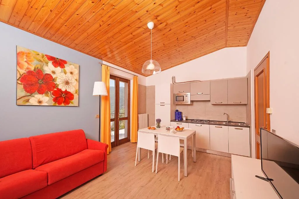 Comfort 2-Bedroom Apartment with Lake View — Hotel Residence Panorama La Forca, GTSGroup