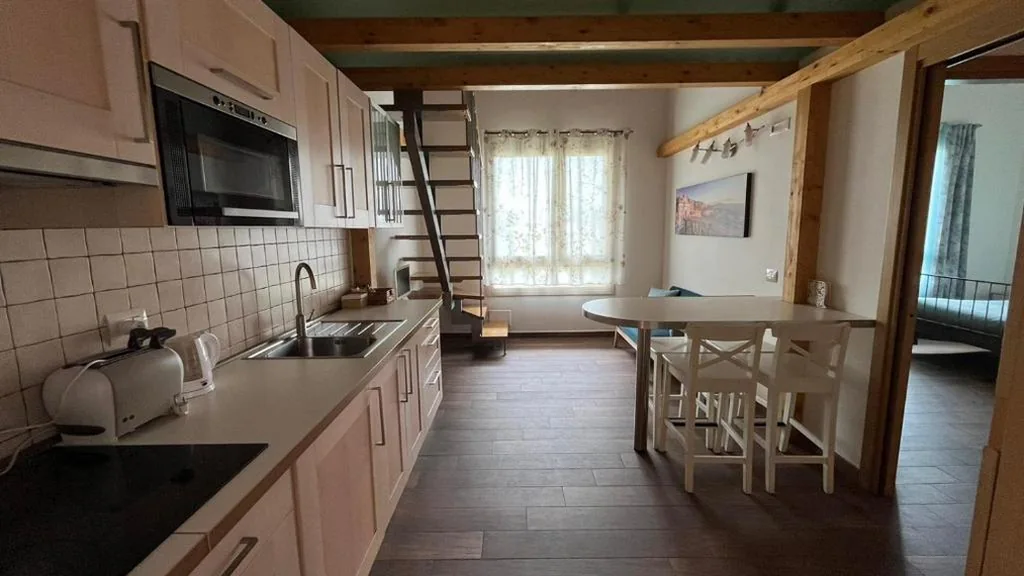 One-Bedroom Apartment (4 Adults) — Bombyx Inn