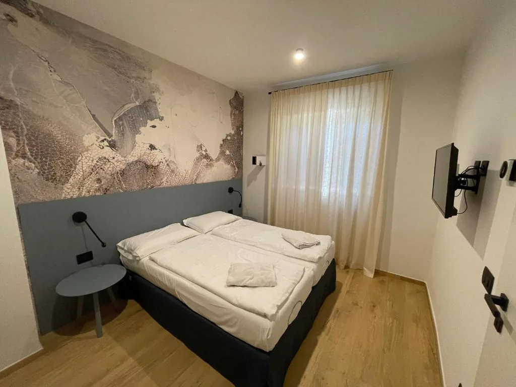 One-Bedroom Apartment with Balcony and Water View — Residence Mirabel