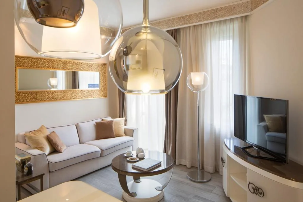1-Bedroom Apartment with Balcony and City View — Suite Milano Duomo