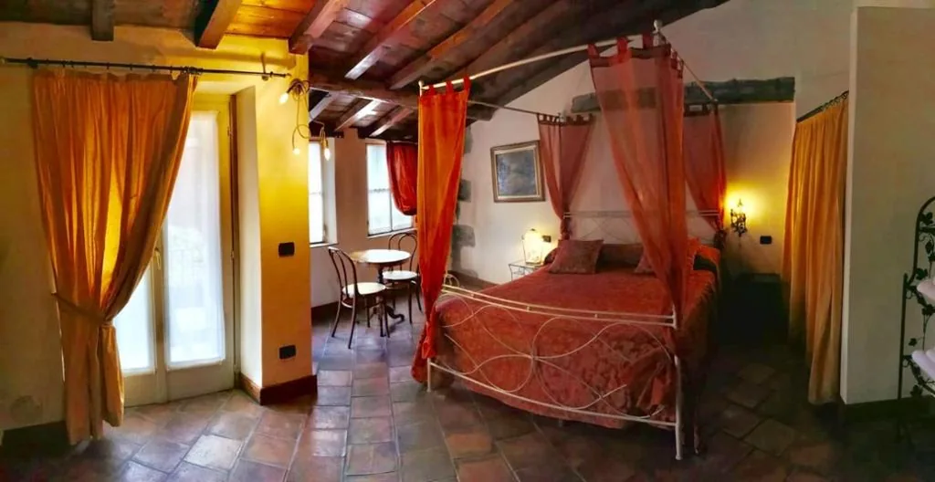 One-Bedroom Apartment with Balcony — Angolo Del Poeta