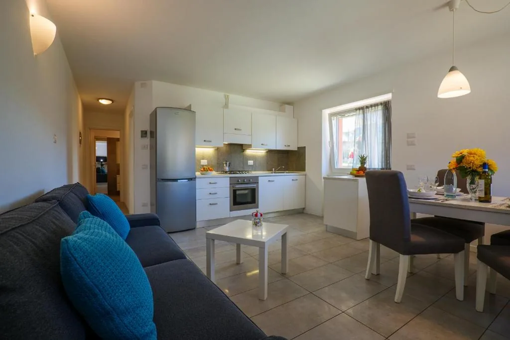 Appartamento con 1 Camera da Letto e Giardino Privato — Residence Girasole Casa Rossa B