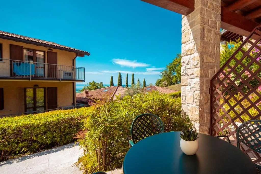 One-Bedroom Apartment with Garden View — Domina Borgo degli Ulivi – Garda Lake