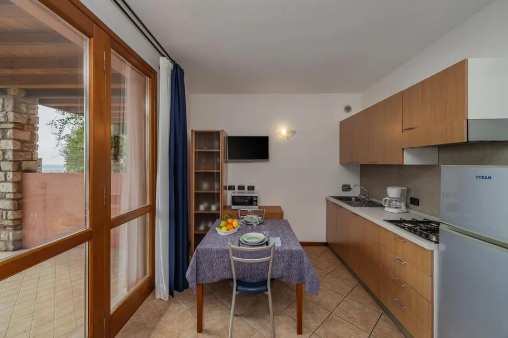 One-Bedroom Apartment with Lake View (2 Adults) — Residence Borgo Dei Limoni – Appartamenti con Garage