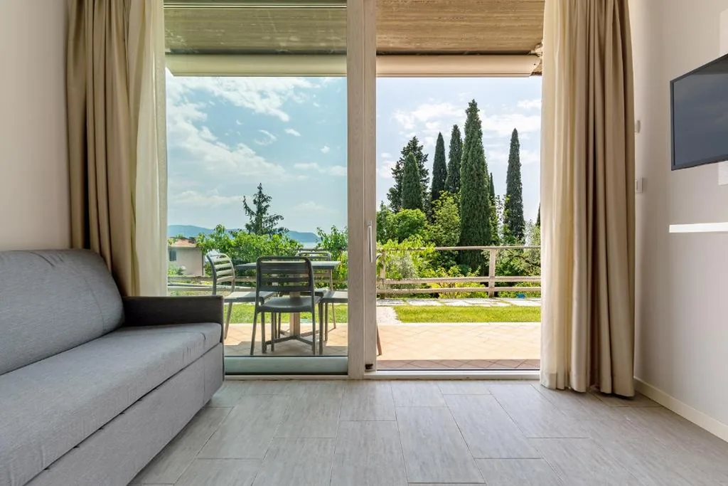 One-Bedroom Apartment with Lake View — La Chioma di Berenice Garda Residence