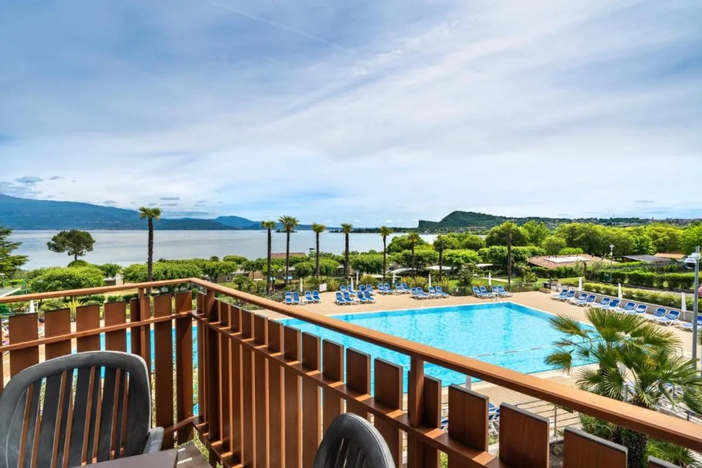 One-Bedroom Apartment with Lake View — Onda Blu Resort