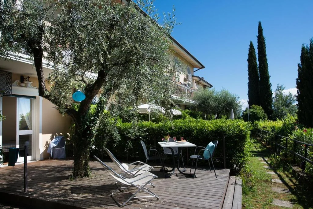 1-Bedroom Apartment with Lake View — Park Residence Il Gabbiano