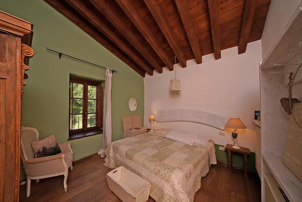One-Bedroom Apartment with Lake View — Premignaga Natural Home