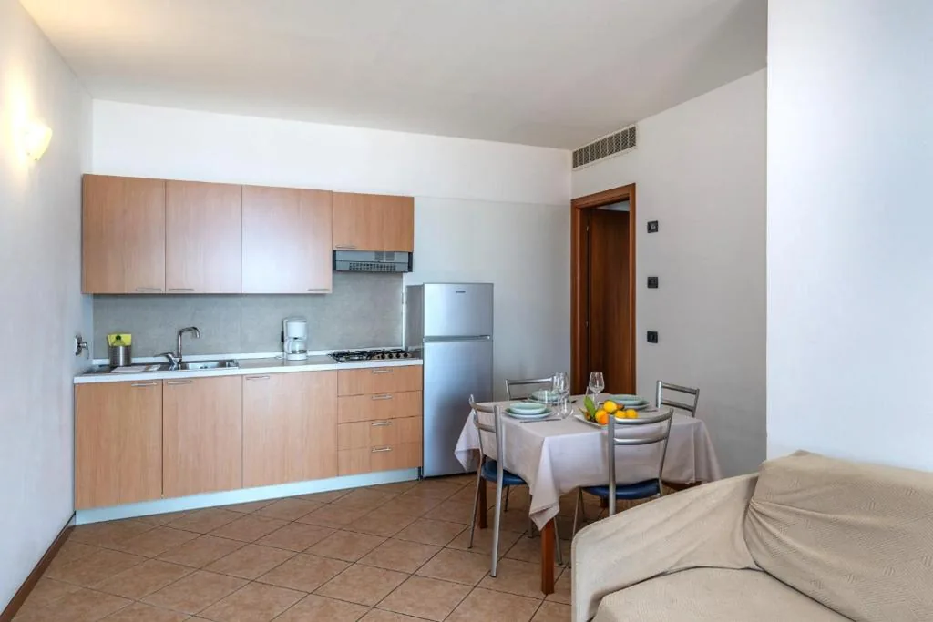 One-Bedroom Apartment with Lake View — Residence Borgo Dei Limoni – Appartamenti con Garage