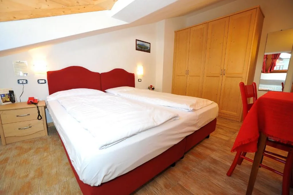 2-Bedroom Apartment (6 Adults) — Albergo Stelvio