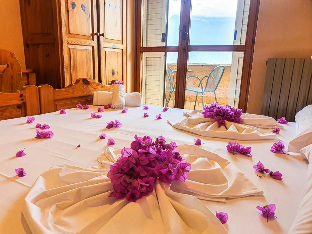 2-Bedroom Apartment with Balcony and Lake View — Residence Hotel Maxi
