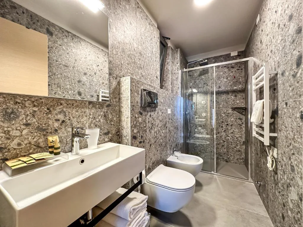 Two-Bedroom Apartment with Balcony/Terrace and Lake View — Castello Belvedere Apartments