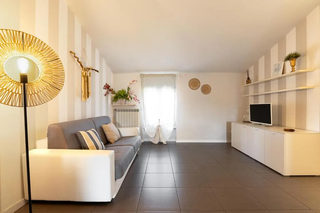 Two-Bedroom Apartment with City View — Desenzano Uptown Suites by Wonderful Italy